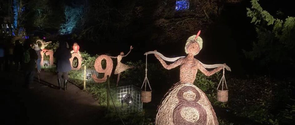I was commissioned to create sculptures describing the characters from the song-“the twelve days of Christmas” for an illuminated trail  at Stourhead national trust in Wiltshire. The sculptures are all between 6-7 feet high and are made of various coloured willows, there are resin eyes and even a ram’s horn[...]